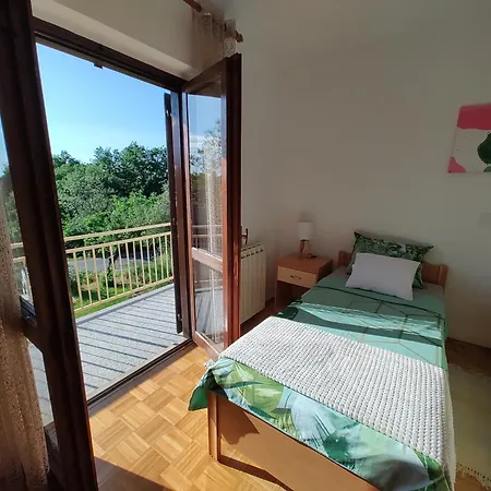 Spacious Quadria Near Motovun Apartment *