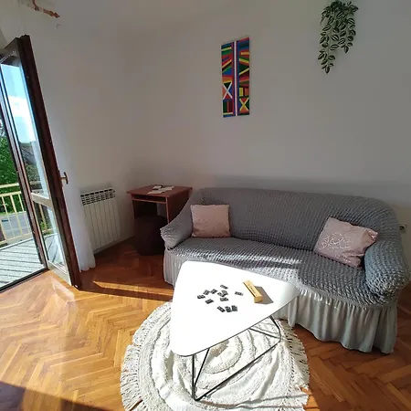 Spacious Quadria Near Motovun Apartment