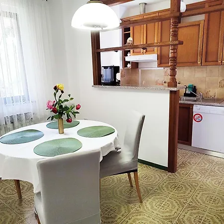 Spacious Quadria Near Motovun Apartment
